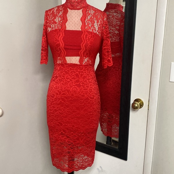 Elegant Red Lace Dress - Picture 4 of 10